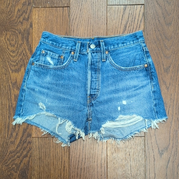 Levi's 501 -  Distressed Women's Shorts - Picture 3 of 6